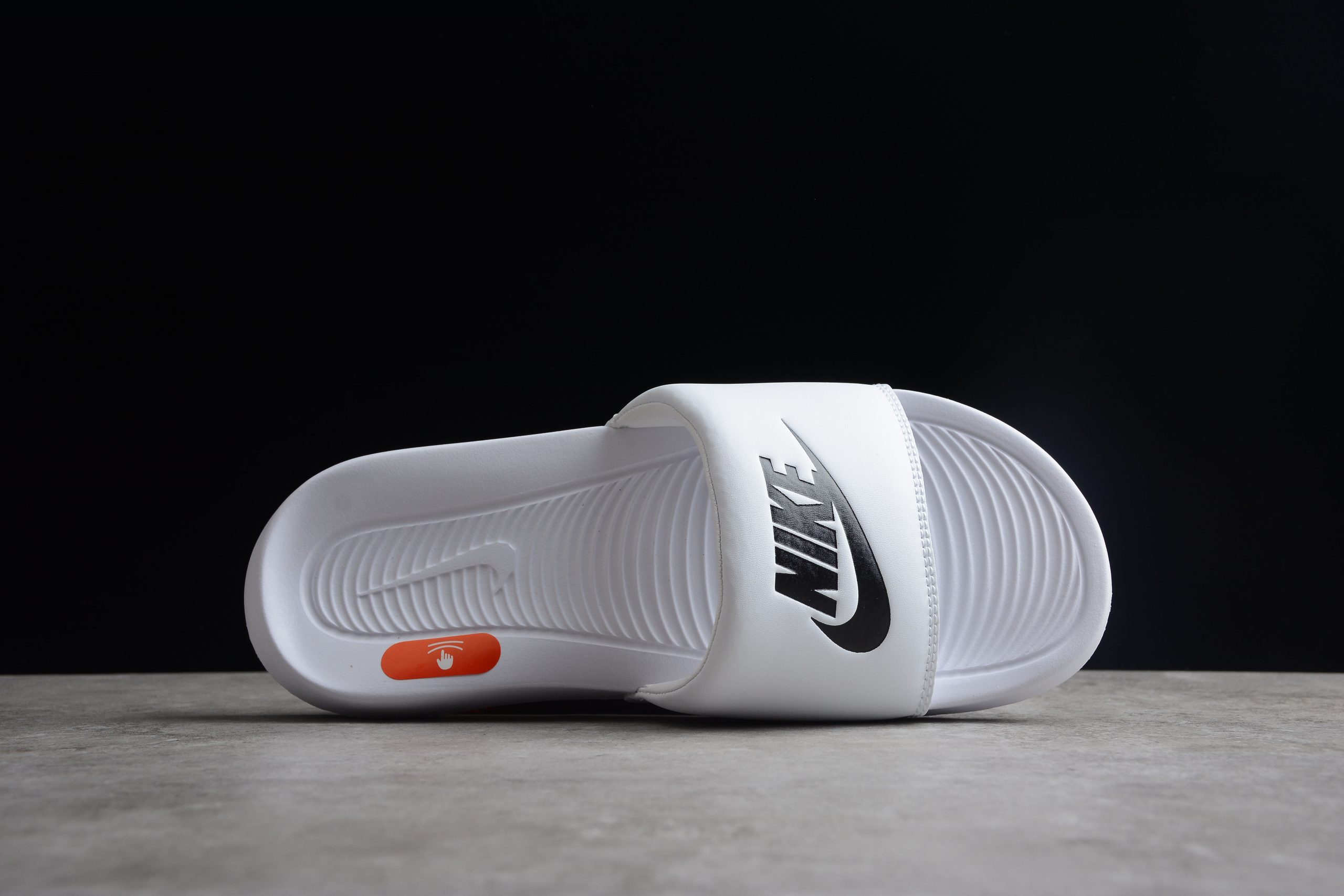 Klapki Nike Victori One Slide Print CN9677-100 - obrazek 6