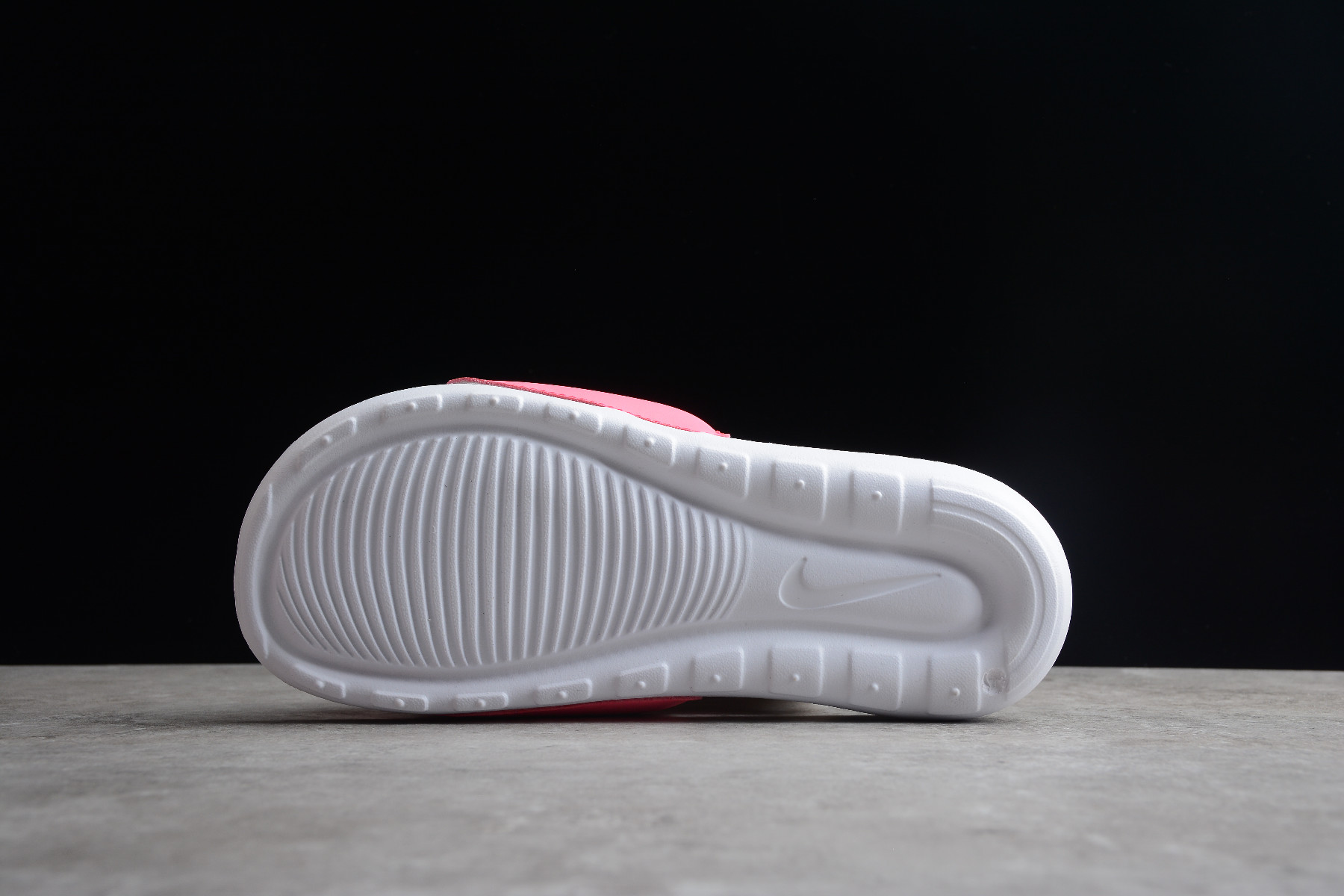 Klapki Nike Victori One Slide Print CN9677-102 - obrazek 5