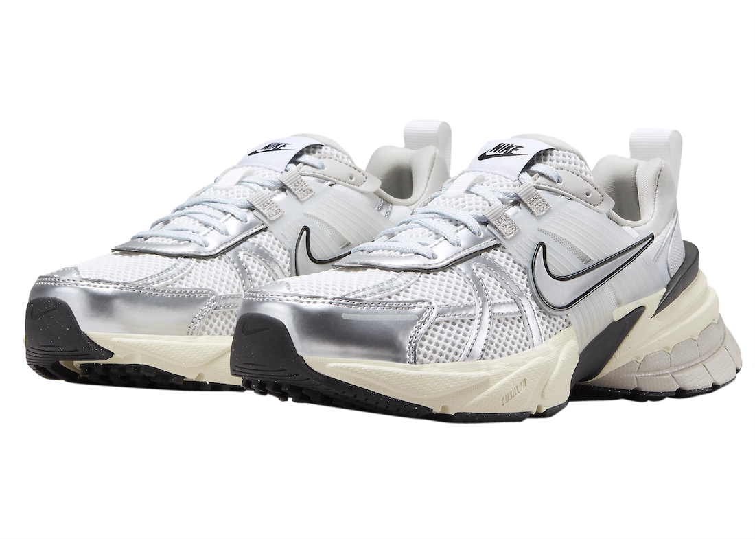 Buty Nike V2K Run FD0736-100 Silver Metalic - obrazek 2