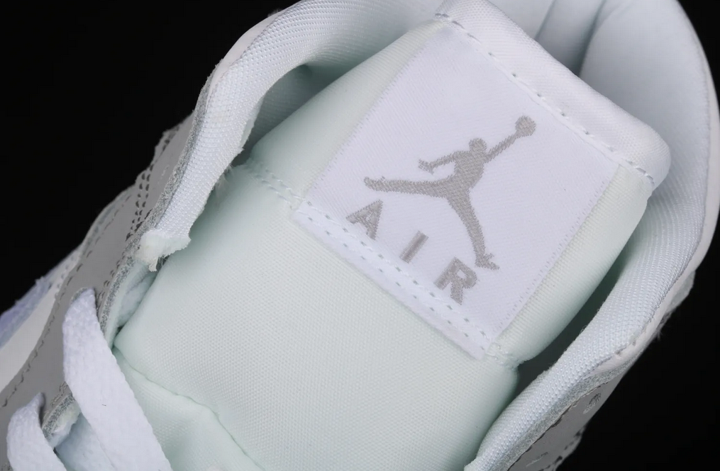 Buty Nike Air Jordan 1 BQ6472-105 - obrazek 9