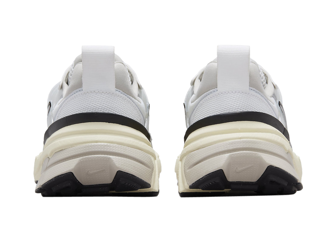 Buty Nike V2K Run FD0736-100 Silver Metalic - obrazek 5