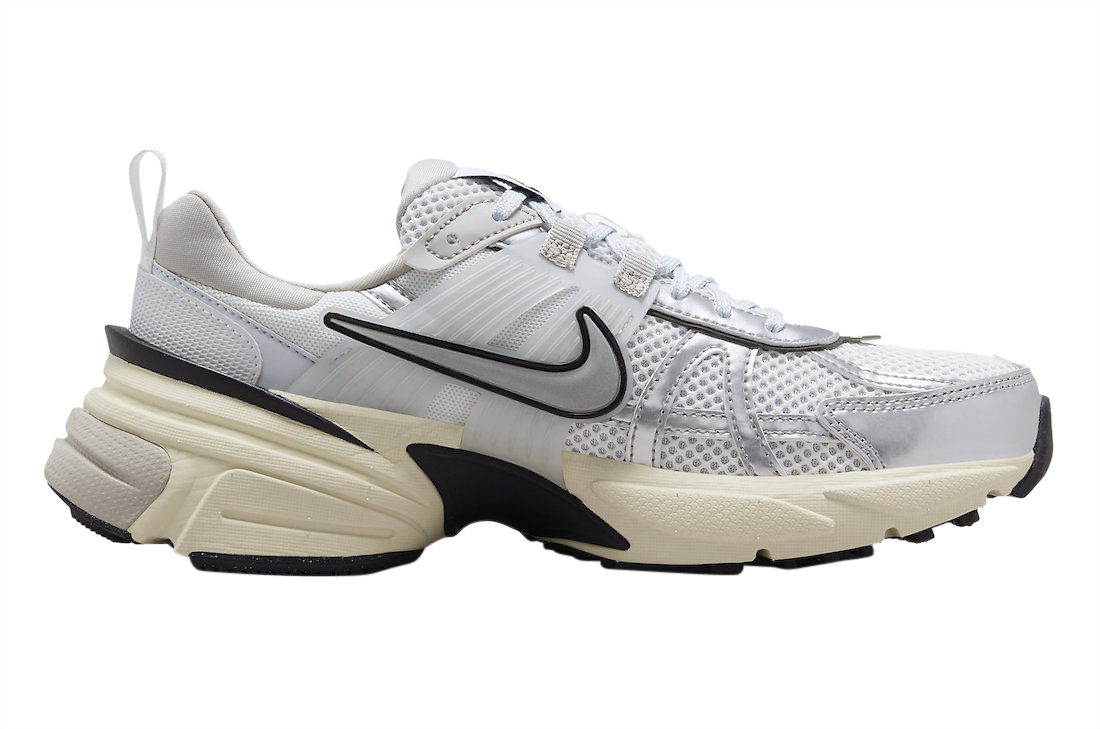 Buty Nike V2K Run FD0736-100 Silver Metalic - obrazek 3